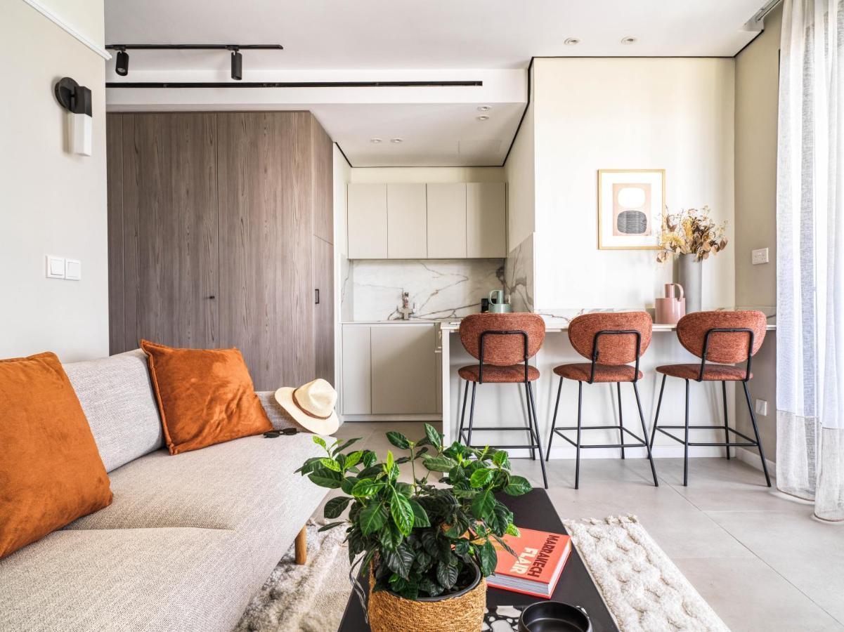 Liv Mackenzie Adults Only Hotel apartamentowy Larnaca