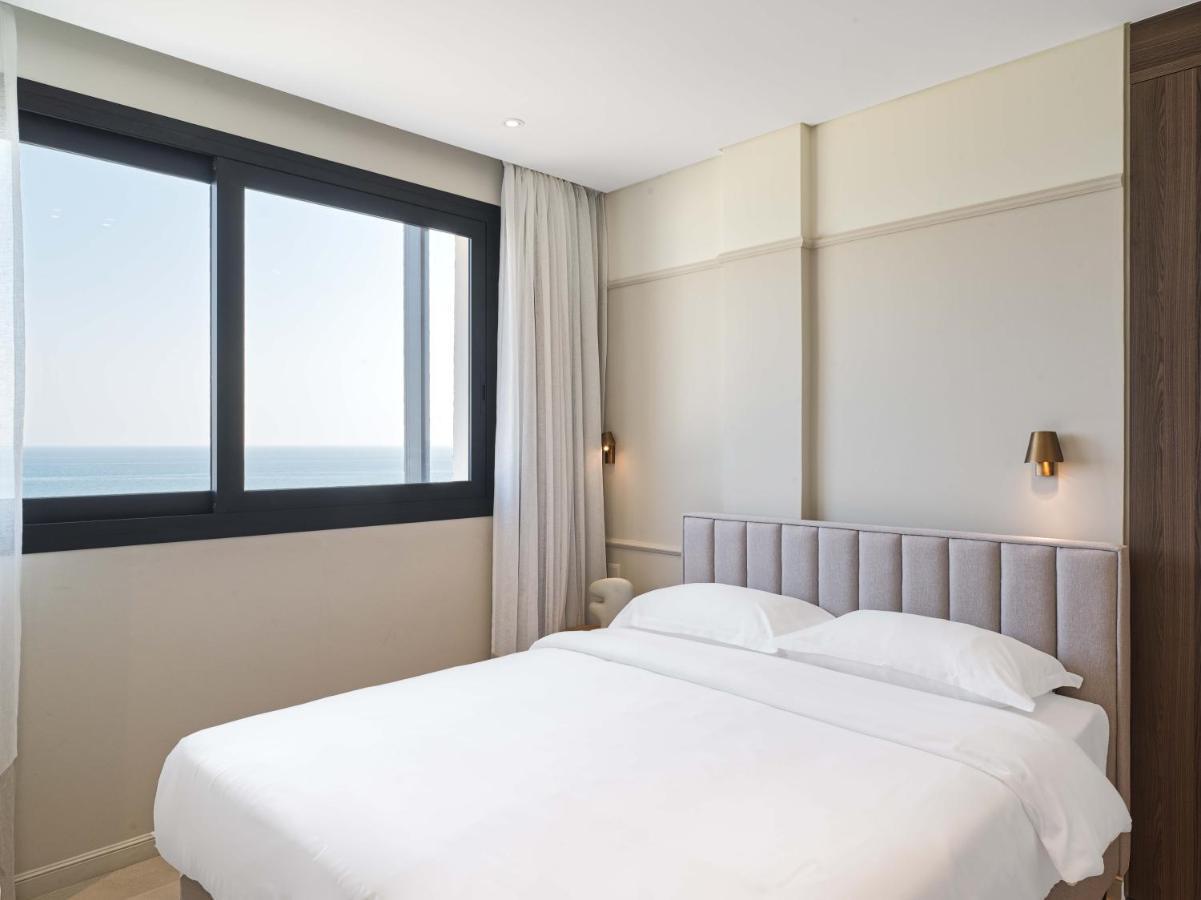 Liv Mackenzie Adults Only Hotel apartamentowy Larnaca