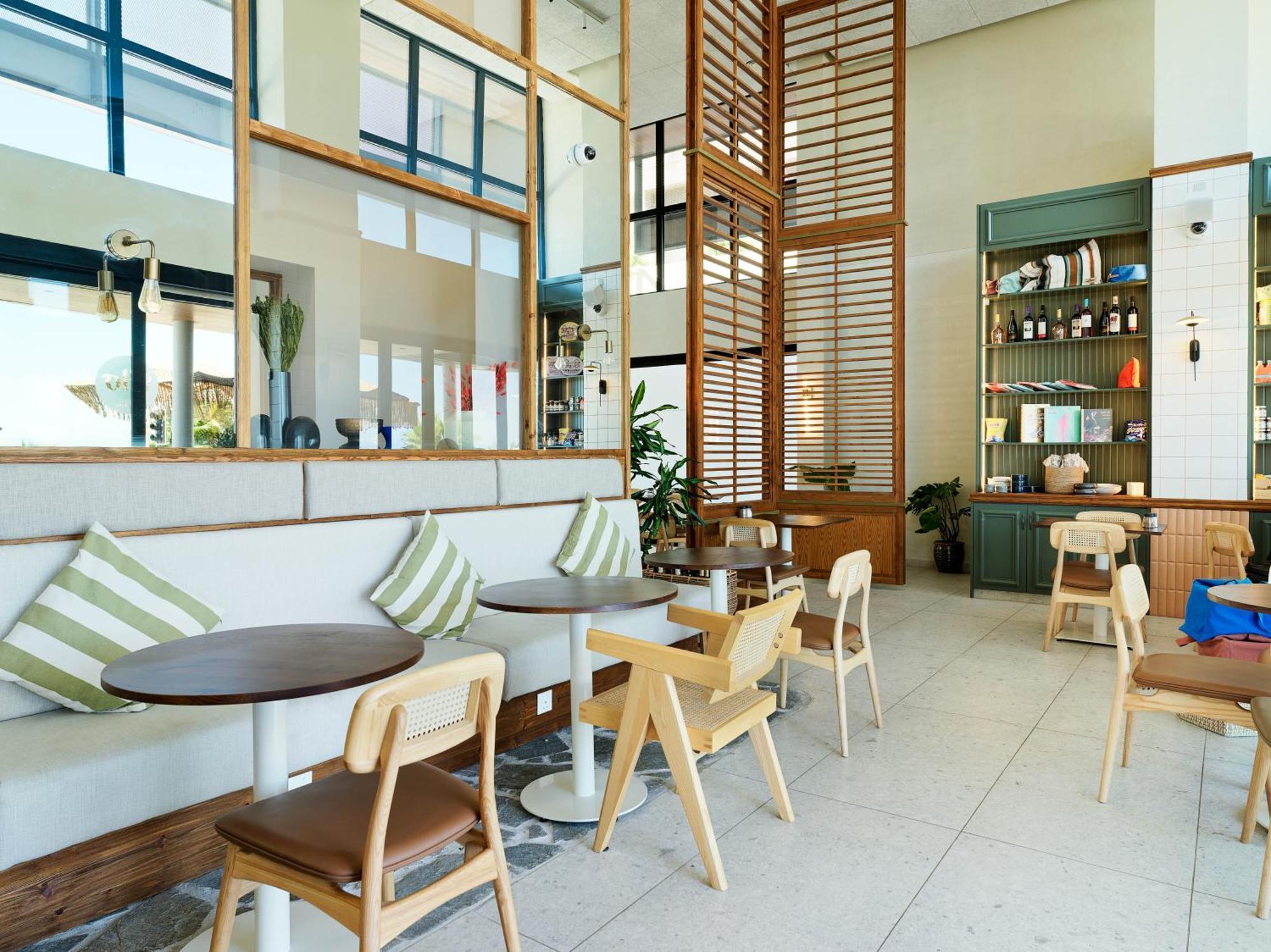 Liv Mackenzie Adults Only Hotel apartamentowy *