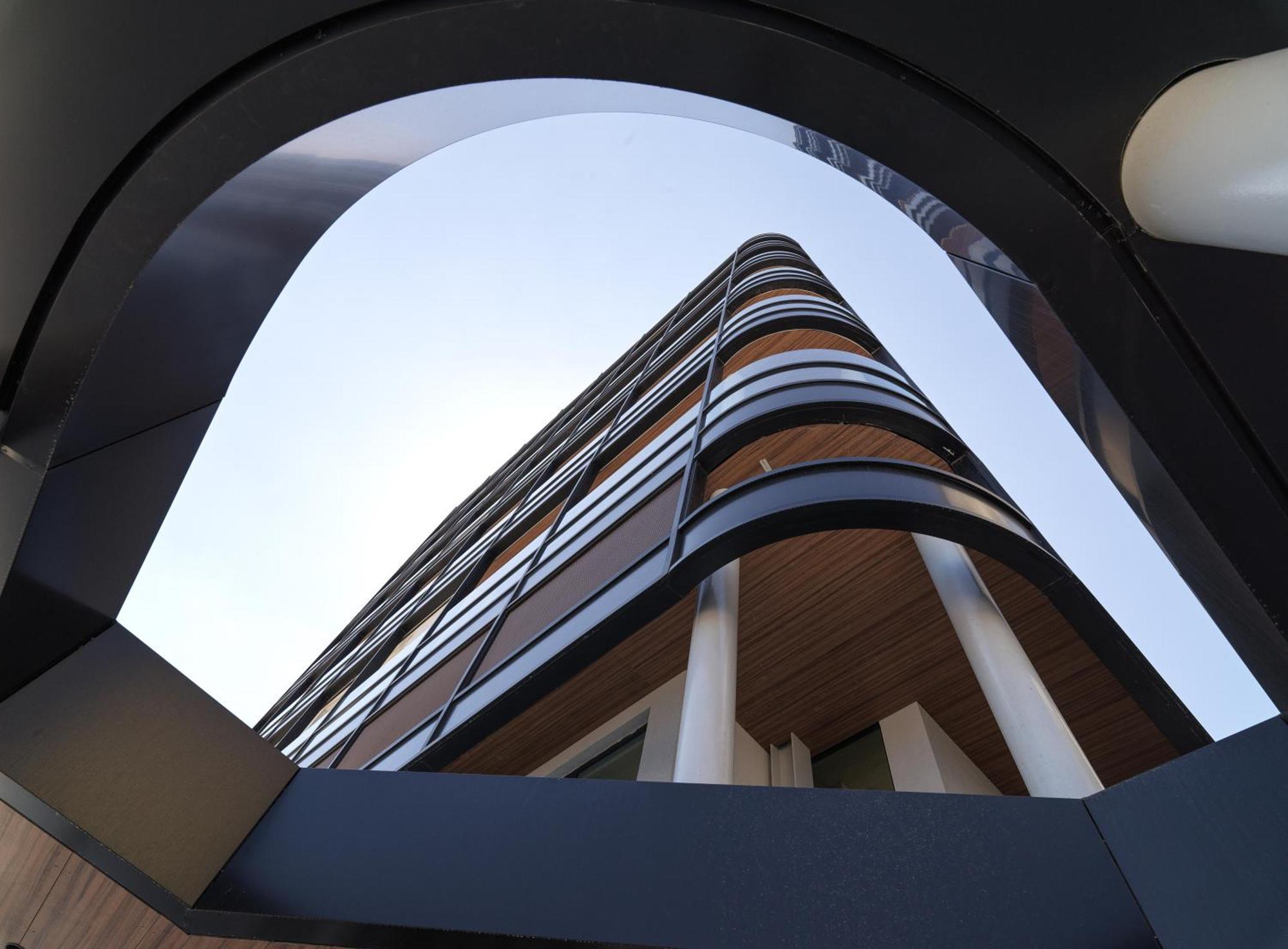 Hotel apartamentowy Liv Mackenzie Adults Only Larnaca