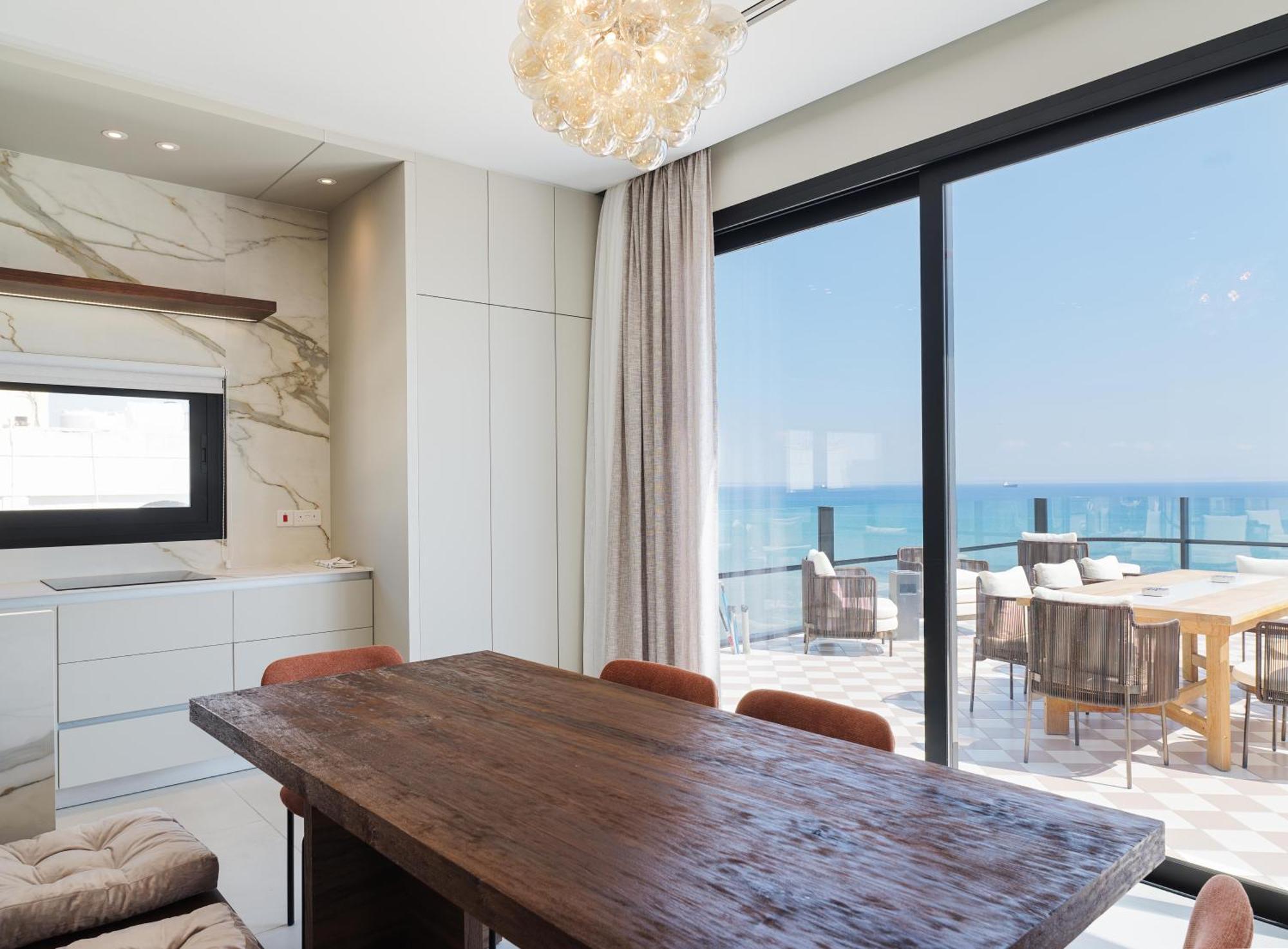 Hotel apartamentowy Liv Mackenzie Adults Only Larnaca