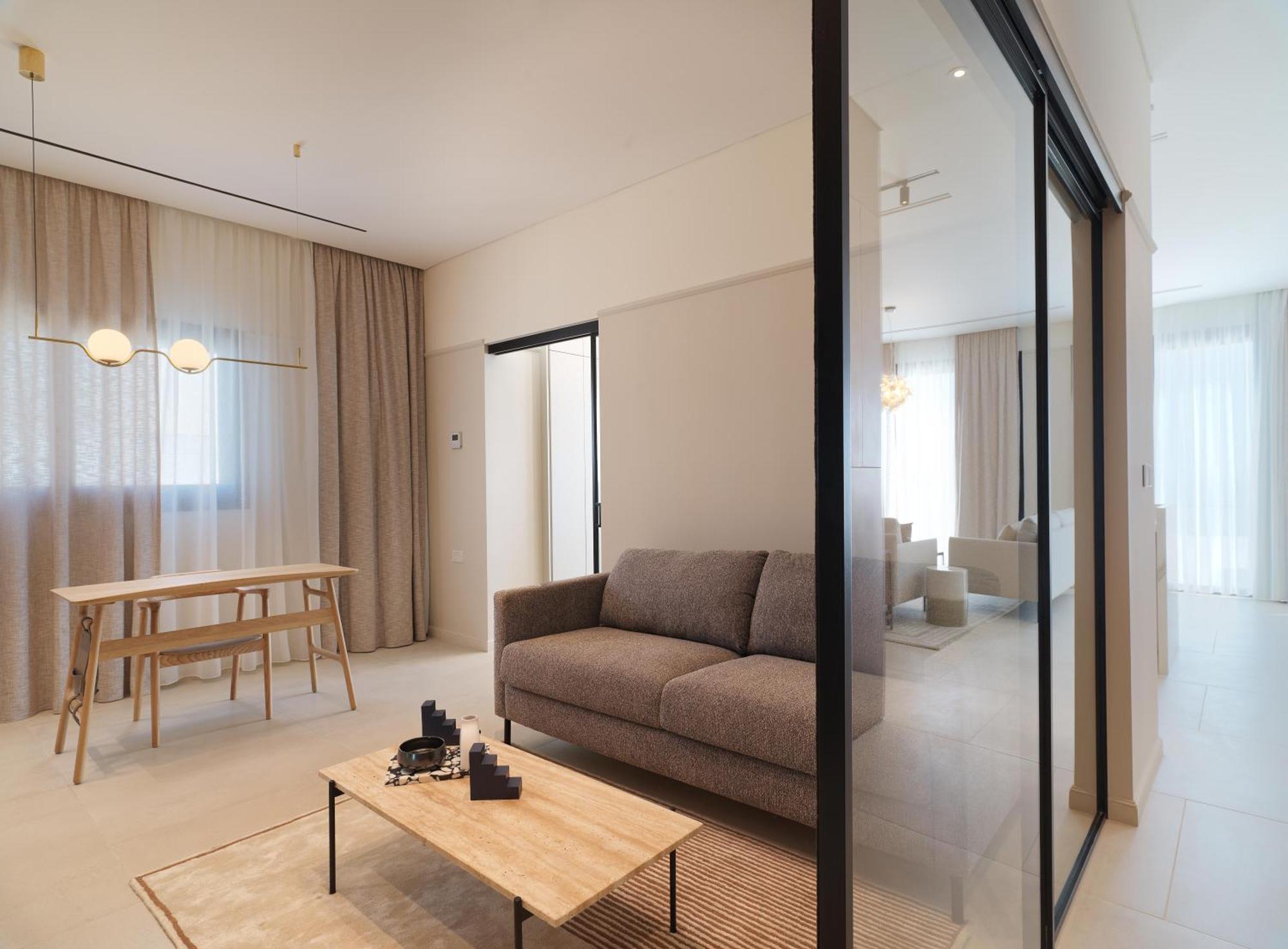 Liv Mackenzie Adults Only Hotel apartamentowy Larnaca
